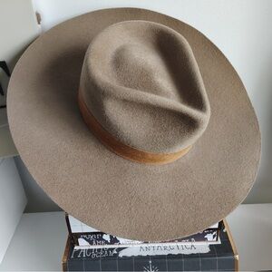 Janessa Leoné 100% wool Alara hat